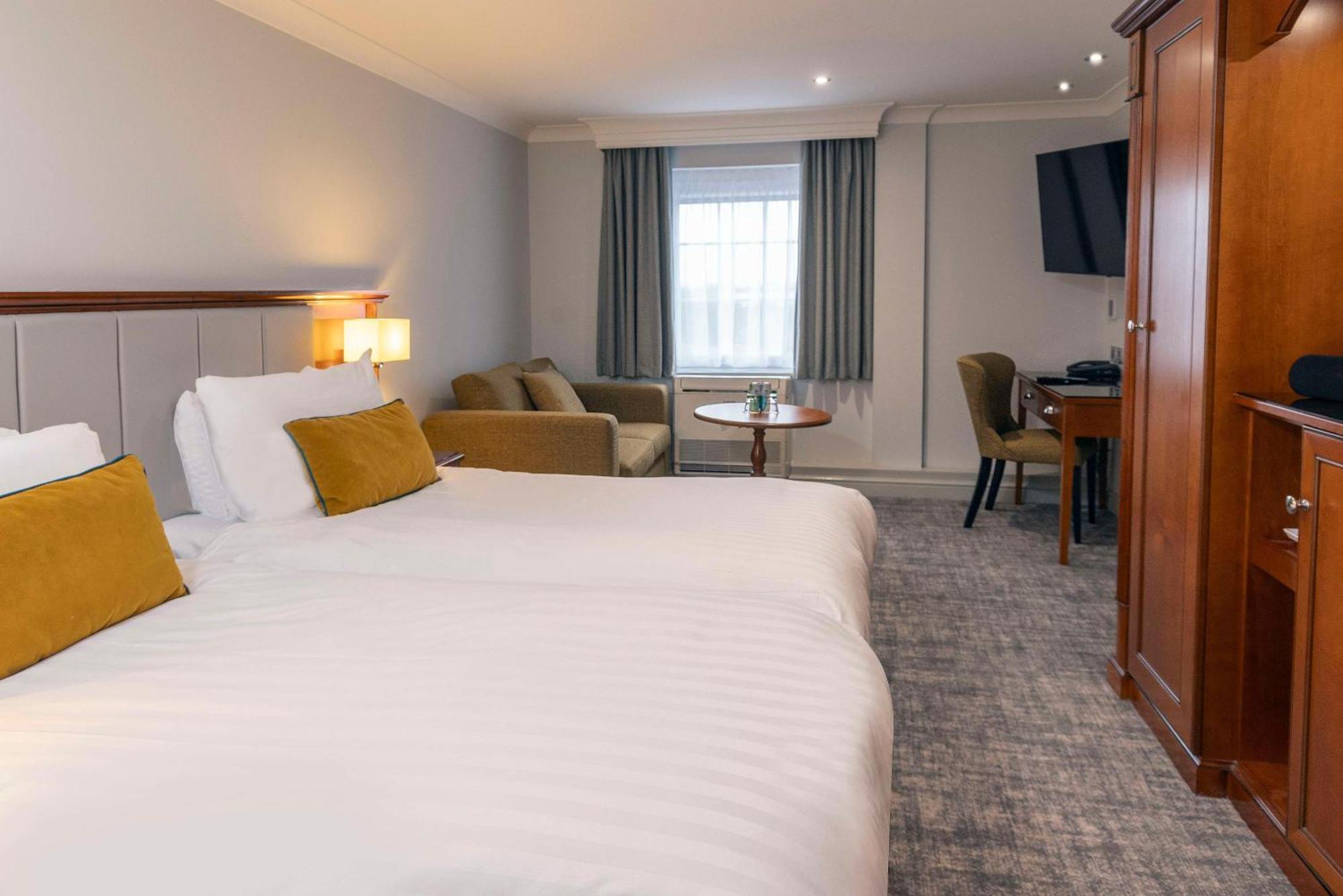 Crowne Plaza East Midlands Airport By Ihg Hotel Derby Exterior photo